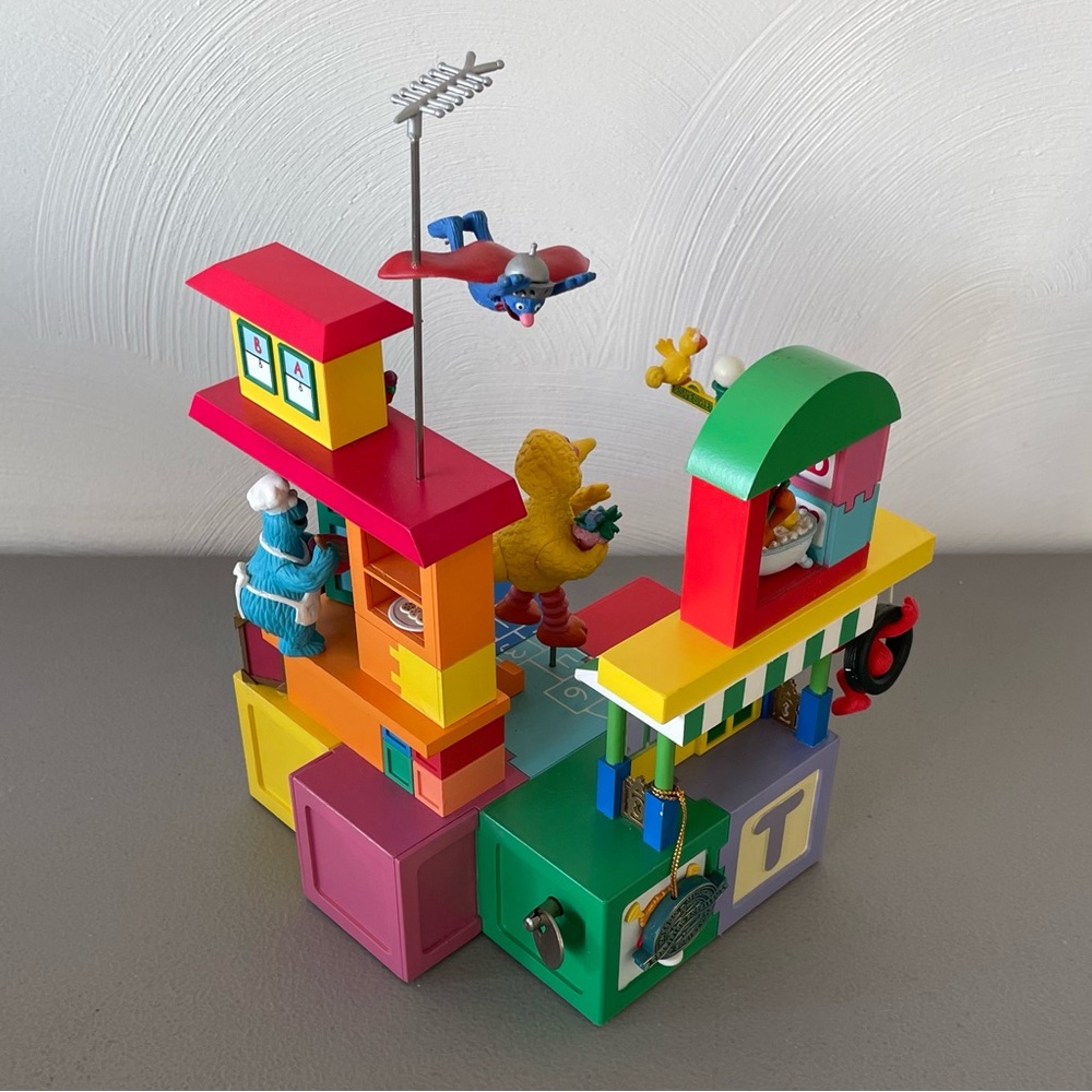 Enesco Sesame Street Neighborhood Block Party Music Box - Picture 3 of 8